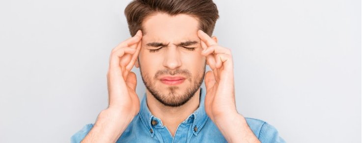 Riconoscere il mal di testa da cervicale: sintomi e rimedi