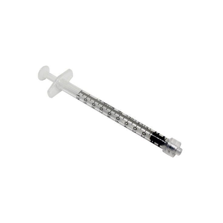 Siringa-penna per insulina in mano su sfondo bianco isolato