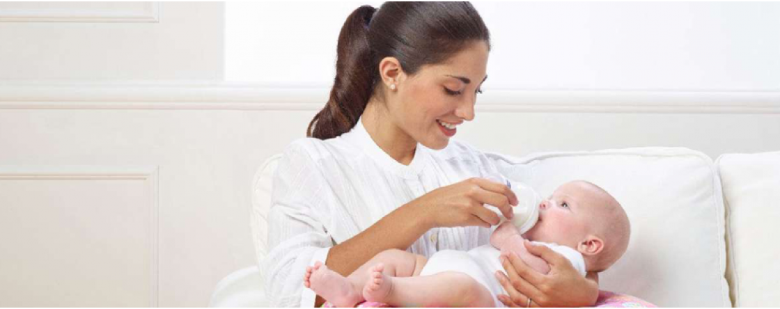 Allattamento: latte materno o artificiale?