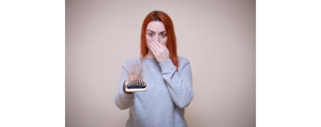 Perdita dei capelli nelle donne: cause e rimedi utili