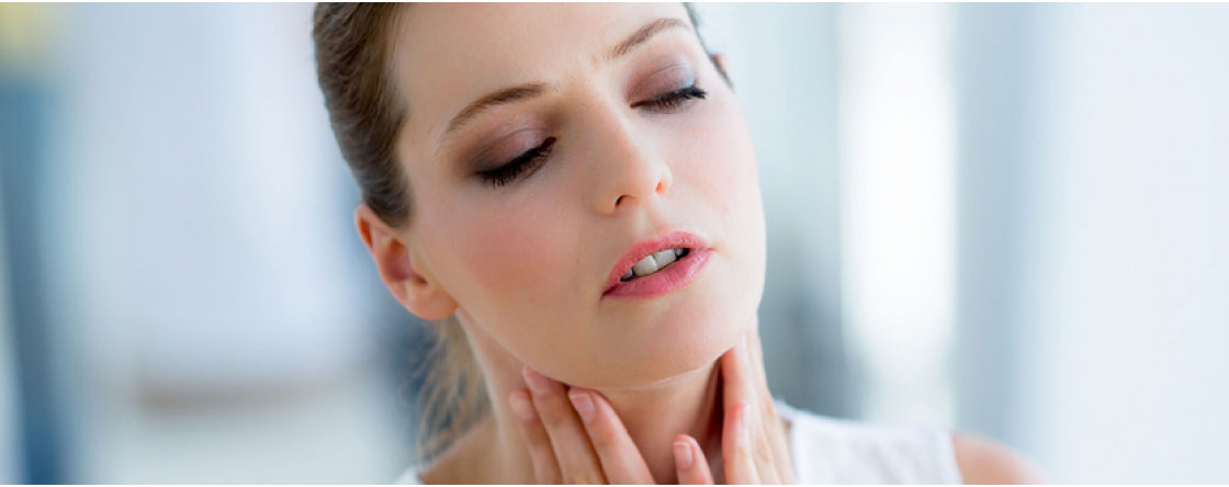 Placche alla gola: cause, sintomi e rimedi